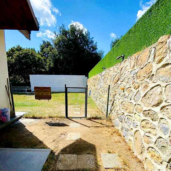 Neşeli Köpek Kreşi